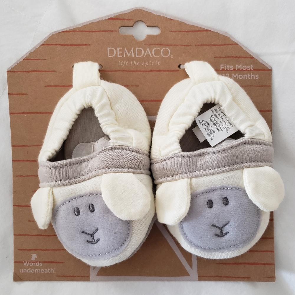 NWT Baby sheep booties